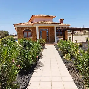 Casa Del Sol: Spacious 3-bedroom With Private Solar-heated Pool , Triquivijate Spain